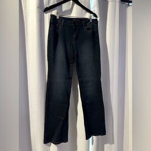 Women’s stretch denim straight leg jeans. Size 31